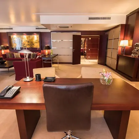Crowne Plaza Porto By Ihg Hotel Exterior photo A suite at the InterContinental
