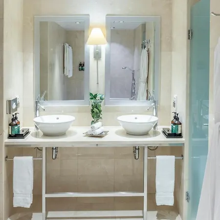 Crowne Plaza Porto By Ihg Hotel Exterior photo Bathroom