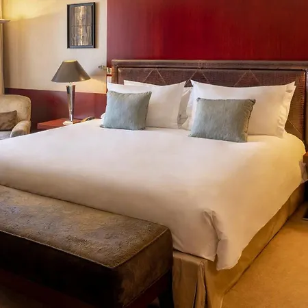 Crowne Plaza Porto By Ihg Hotel Exterior photo A bedroom at the InterContinental