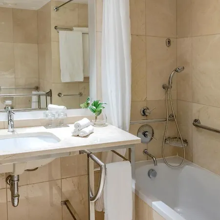 Crowne Plaza Porto By Ihg Hotel Exterior photo Bathroom